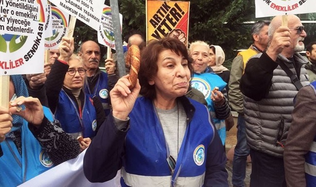 Emeklinin ‘açlık’ isyanı: TÜİK’i protesto ettiler