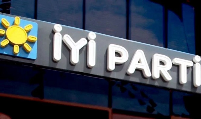 İYİ Parti kulislerinde CHP'nin 'başörtüsü' hamlesine olumlu yaklaşım İYİ Parti kurmayları CHP'nin “başörtüsü” yasa teklifine ilişkin “doğru hamle” yorumu yaptı. 