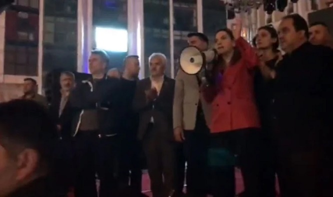 Esenyurt'taki festivalde 'MHP' gerginliği: Milletvekili Erdem, 'azdan az, çoktan çok!' dedi