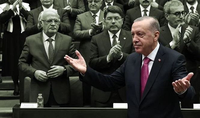 Ahmet Eşref Fakıbaba'nın istifasından sonra AKP'de 'adaylık sancısı'