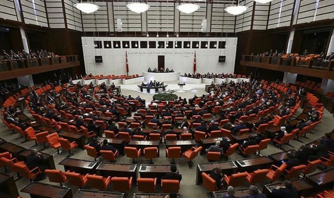 'Evimde tanımadığım kişiler var' iddiası... CHP'li Onursal Adıgüzel Meclis'e taşıdı