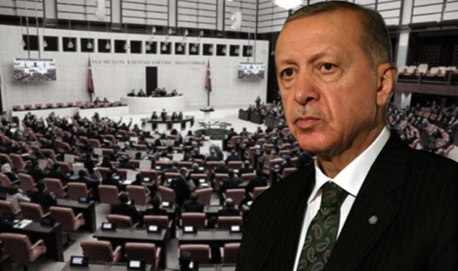 Cumhurbaşkanı Erdoğan, kurmaylarının 'başörtüsü' hakkındaki anayasa teklifini yetersiz buldu