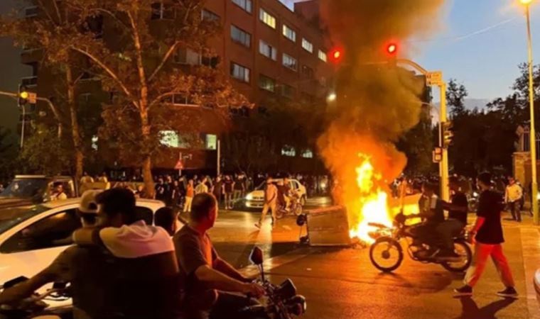 İ﻿ran'daki protestolar: 'Sesimizi kesmezsek, bize tecavüz edeceklerini söylediler'