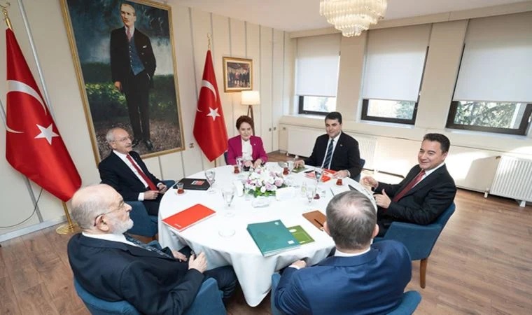 ADD Başkanı Hüsnü Bozkurt'tan AKP'nin türban tasarısı için muhalefete çağrı: 'Görüşmelere katılmayın'