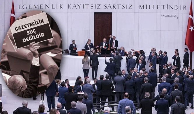 TBMM Genel Kurulu'nda 'Sansüre Hayır' sloganı yankılandı: TBMM Başkanvekili Haydar Akar oturumu kapattı