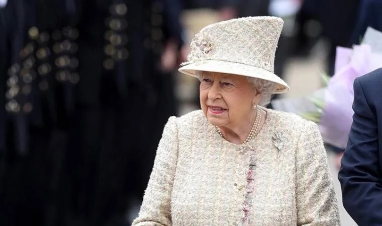 Son Dakika: Kraliçe Elizabeth yaşamını yitirdi