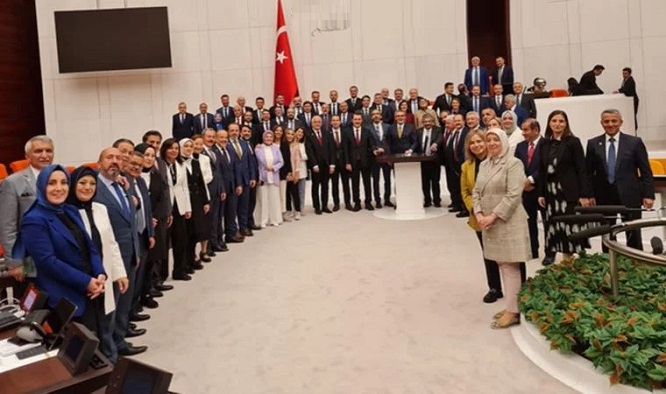 Tarih bunu da yazdı... Sansür Yasası'nı Meclis'ten geçirip 'hatıra fotoğrafı' çektirdiler
