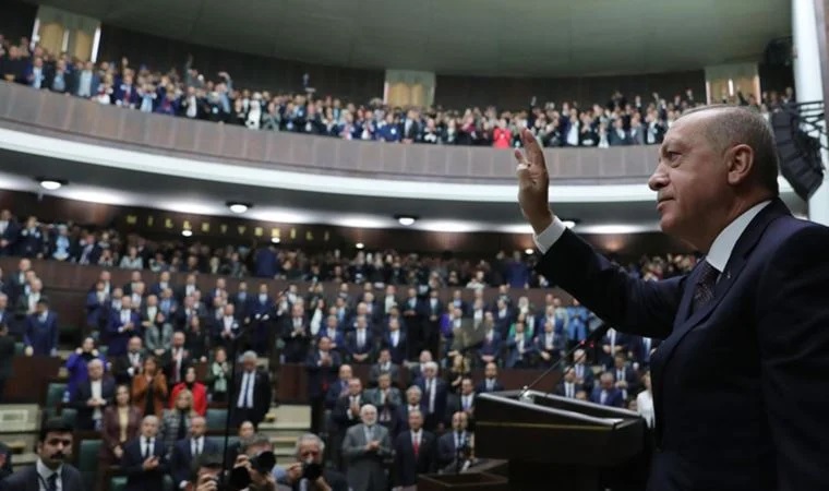 AKP seçim için hareketlendi,  beyannamesinde, 120 maddelik anayasa taslağının da yer alacak