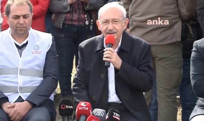 Son Dakika: Kılıçdaroğlu'ndan kapatılan TEKEL fabrikası önünde sert sözler: 'AK Parti hükümetinin kurduğu bir tek fabrika var mı?'