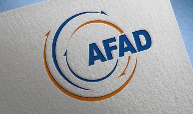 AFAD’ın giyim yardımı Bayındır Memur-Sen’e verildi, emekçiler tepki gösterdi
