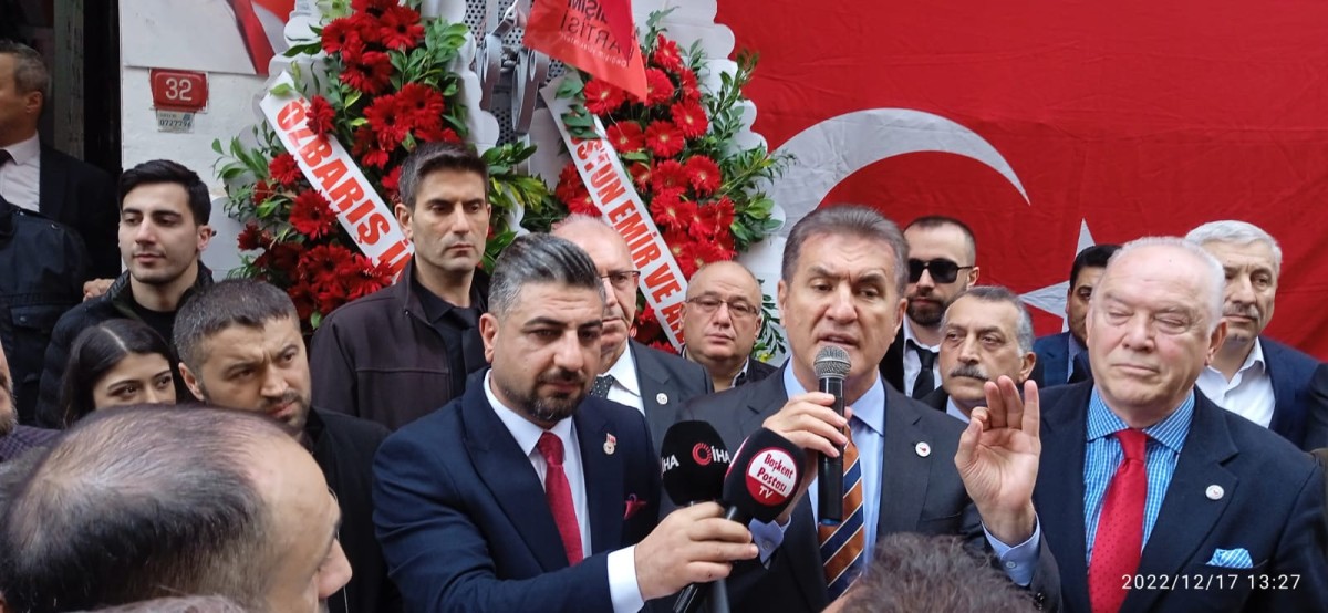 Mustafa Sarıgül partisinin Beyoğlu ilçe binasının açılışına katıldı 
