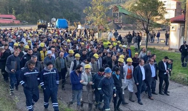 Amasra'daki maden işçileri eylem yaptı: 'Atamalarda liyakat istiyoruz'