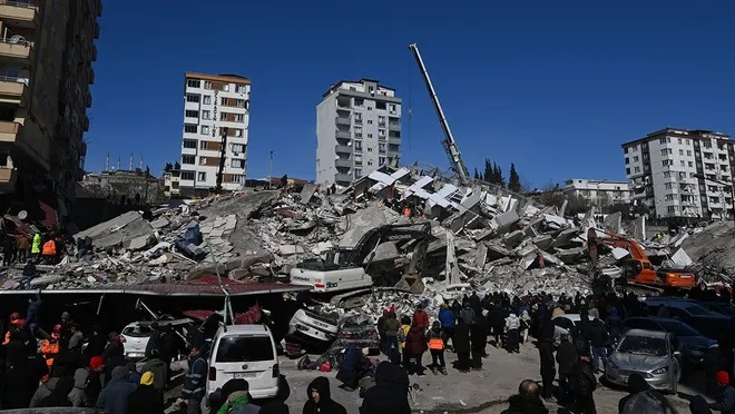 Depremin dördüncü günü: Can kaybı 12 bin 873'e yükseldi